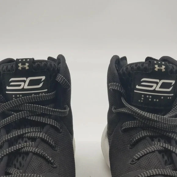 Under Armour Wardell Sc Boy’s Basketball Athletic shoes Size 5.5Y #1295998-001 - Picture 4 of 12